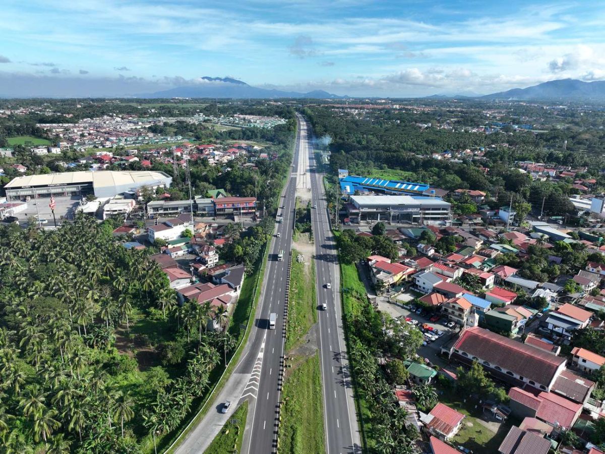Aerial view of the STAR Tollway northbound at Lipa, Batangas